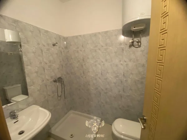 Shitet Apartament
• 2+1+2 + 2 ballkone🏡Qender Durres Prane Blue Star Center🏡