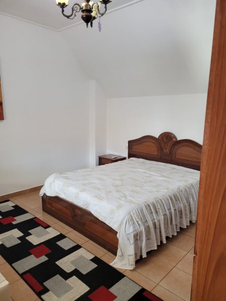 Apartament me qira 1+1 shtepi private Selit