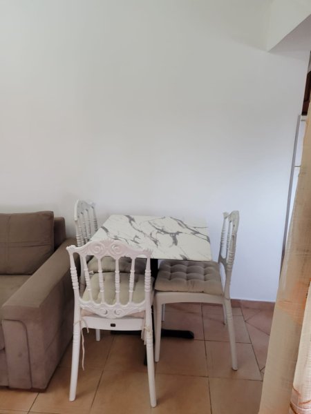 Apartament me qira 1+1 shtepi private Selit