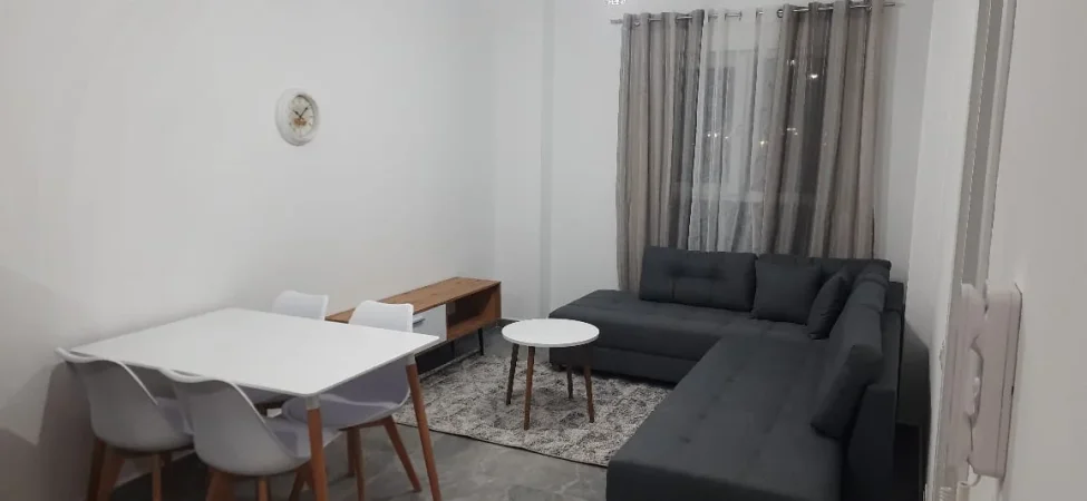 Apartament 1+1 + post parkimi me qera 330€, Univers City