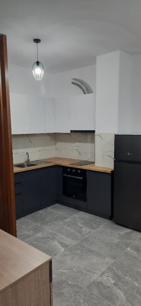 Apartament 1+1 + post parkimi me qera 330€, Univers City