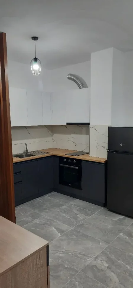 Apartament 1+1 + post parkimi me qera 330€, Univers City