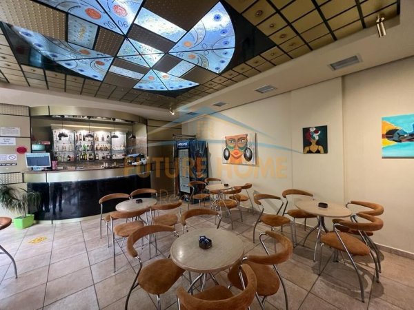 SHITET bar ,lokali me siperfaqe 50 M2, Komuna e Parisit, 250.000€,Kati 0 dhe ne perdorim ka nje siperfaqe 100 m2