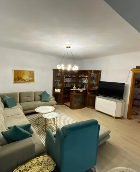 Jepet me Qera Vile 2 kateshe + 3 Poste Parkimi te rr. Bardhyl