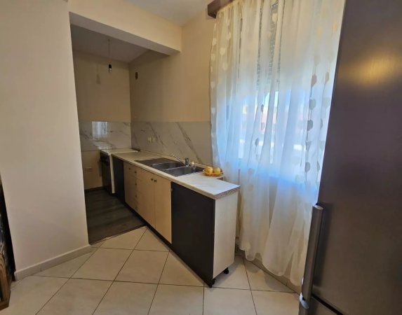 Jepet me Qera Apartament 2+1 tek Kopshti Zoologjik