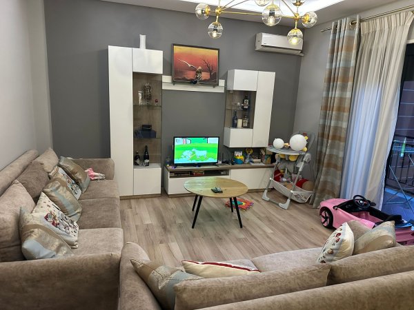 Jepet me qira 2+1 + 2 apartament Tirane