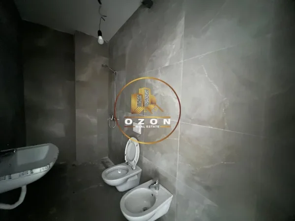 Apartament 3+1+2 me qera tek Tirana Garden Building, Rruga e Kavajës!