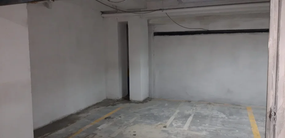 Shitet Garazhd Tek Rruga E Kavajes (ID BG51013) Tirane