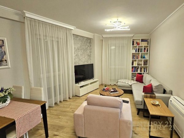 Apartment 2+1 me qira te kompleksi Kontakt 21-Dhjetori 700 €
