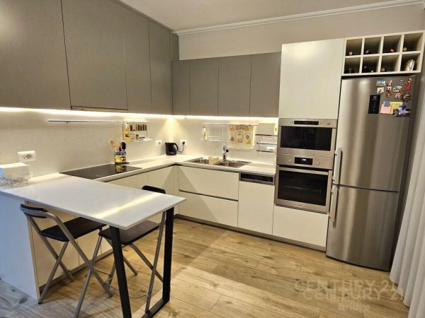 Apartment 2+1 me qira te kompleksi Kontakt 21-Dhjetori 700 €