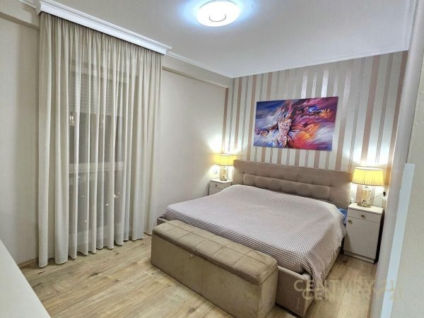 Apartment 2+1 me qira te kompleksi Kontakt 21-Dhjetori 700 €