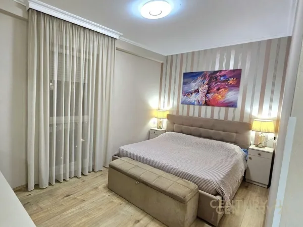 Apartment 2+1 me qira te kompleksi Kontakt 21-Dhjetori 700 €