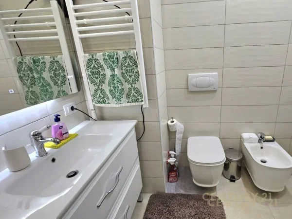 Apartment 2+1 me qira te kompleksi Kontakt 21-Dhjetori 700 €