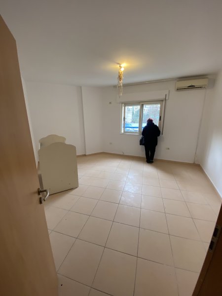 APARTAMENT 2+1 NE SHITJE NE ALI DEM