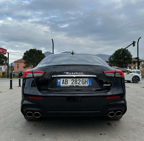 Shitet Maserati Ghibli 330CV GT-GranSport Hybrid Viti 2021, km 15.000 - Full Optionals me te gjitha sensoret