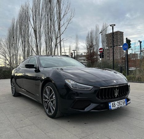 Shitet Maserati Ghibli 330CV GT-GranSport Hybrid Viti 2021, km 15.000 - Full Optionals me te gjitha sensoret