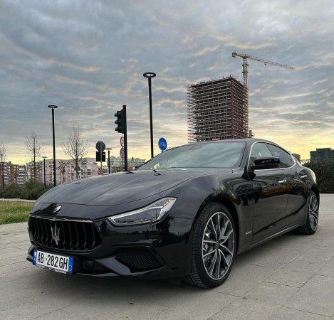 Shitet Maserati Ghibli 330CV GT-GranSport Hybrid Viti 2021, km 15.000 - Full Optionals me te gjitha sensoret