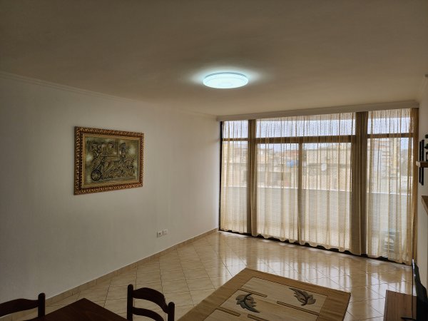 Tirane, jepet me qera apartament 1+1+BLK Kati 4, 70 m² 45.000 Leke (Rr.Kavajes pallati Globe)