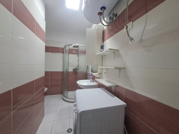 Shitet apartament 3+1+2 te Ali Demi