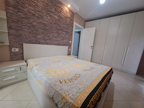 Shitet apartament 3+1+2 te Ali Demi