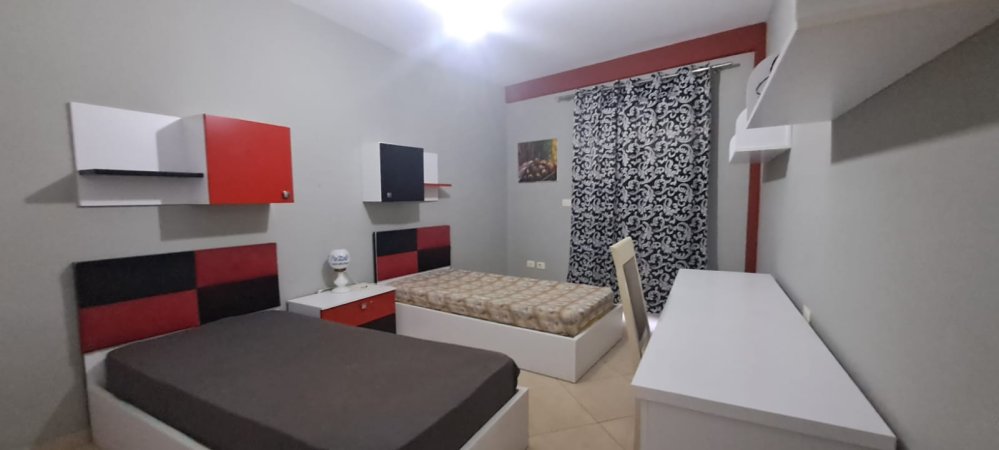 Shitet apartament 3+1+2 te Ali Demi