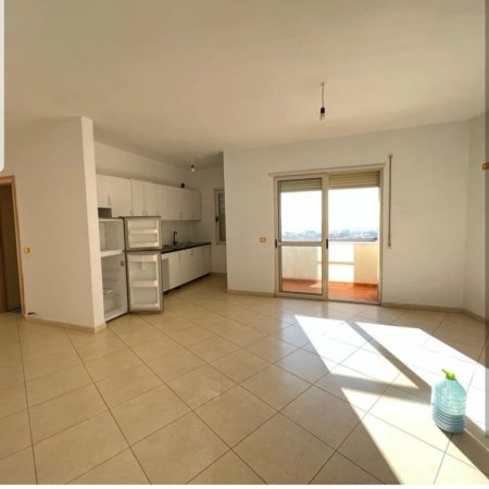 Shitet Apartament 2+1+2+2 ne Fresk