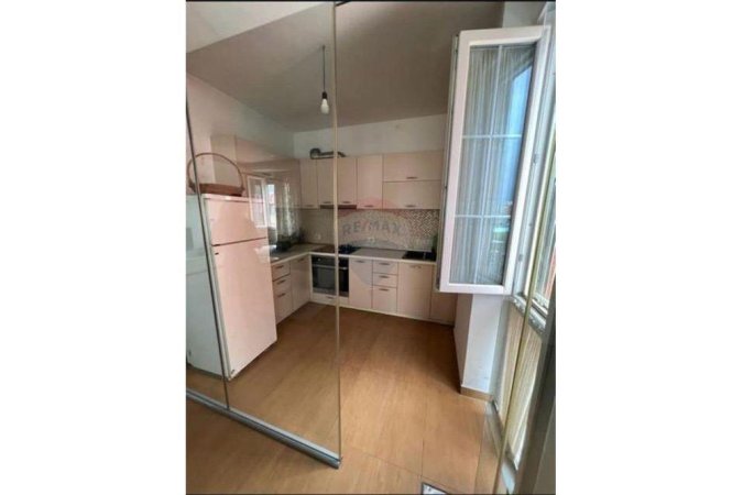 Jepet apartament 2+1 me qira ne Yzberisht , prane Amerikan 3 .