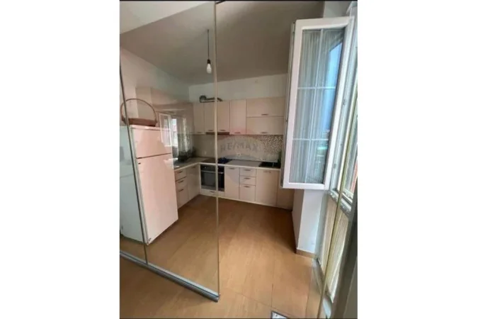 Jepet apartament 2+1 me qira ne Yzberisht , prane Amerikan 3 .