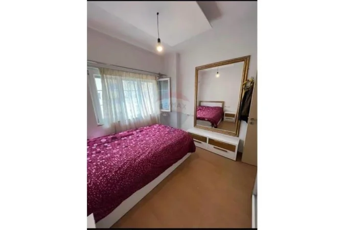 Jepet apartament 2+1 me qira ne Yzberisht , prane Amerikan 3 .