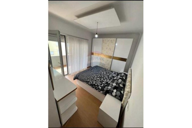 Jepet apartament 2+1 me qira ne Yzberisht , prane Amerikan 3 .