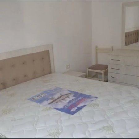 Shitet Apartament 2+1 ne Xhamllik, 110.000 Euro