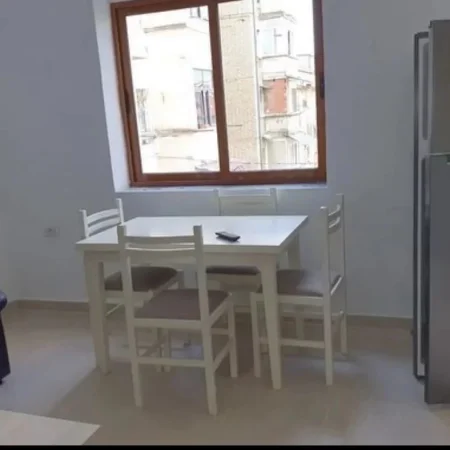 Shitet Apartament 2+1 ne Xhamllik, 110.000 Euro
