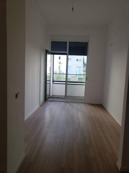 Tirane, jepet me qera garsonier Kati 1, 47 m² 300 Euro