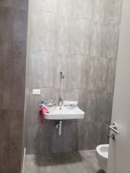 Tirane, jepet me qera garsonier Kati 1, 47 m² 300 Euro