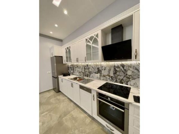 Tirane, jepet me qera apartament 1+1 Kati 4, 76 m² 600 Euro (Rruga e Kavajes)