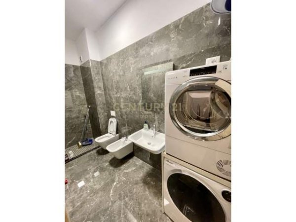 Tirane, jepet me qera apartament 1+1 Kati 4, 76 m² 600 Euro (Rruga e Kavajes)