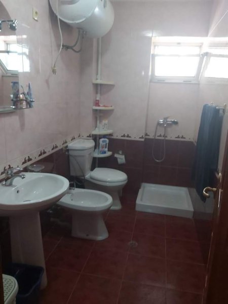 Tirane, jepet me qera apartament 1+1 Kati 1, 55 m² 300 Euro (Mihal Grameno)