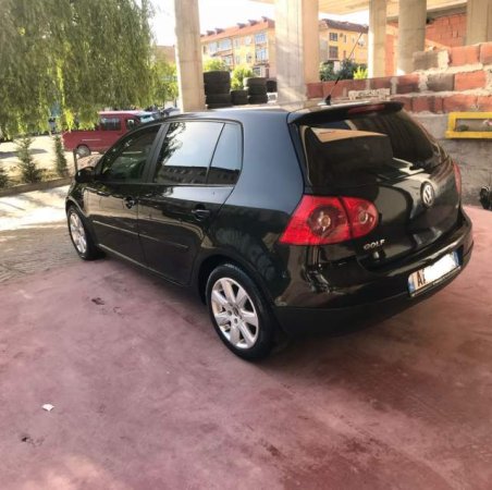 Tirane, shes makine Volkswagen Golf Viti 2006, 3700 Euro