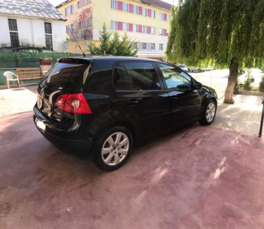 Tirane, shes makine Volkswagen Golf Viti 2006, 3700 Euro