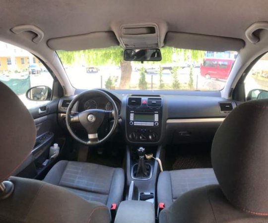 Tirane, shes makine Volkswagen Golf Viti 2006, 3700 Euro