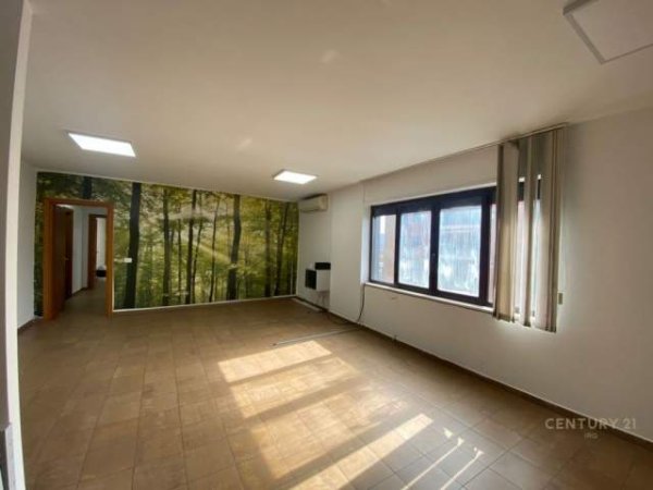 Tirane, jepet me qera apartament 2+1+BLK Kati 9, 111 m² 500 Euro (Rruga e Barikadave)
