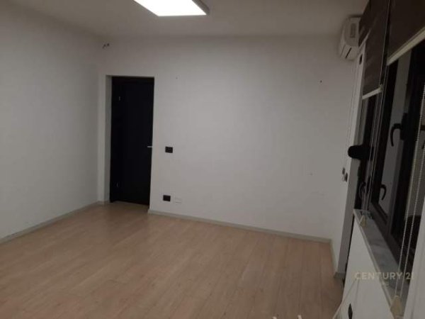 Tirane, jepet me qera apartament 2+1+BLK Kati 3, 110 m² 600  (Ish Blloku)