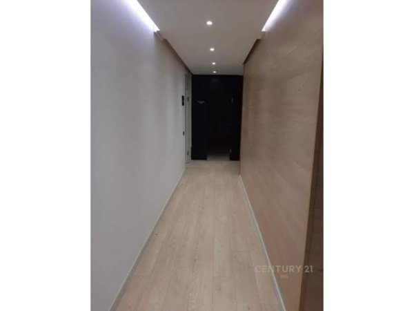 Tirane, jepet me qera apartament 2+1+BLK Kati 3, 110 m² 600  (Ish Blloku)