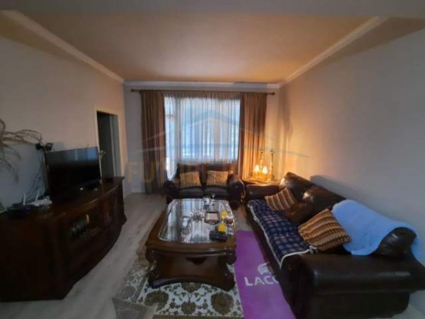 Tirane, shes apartament 3+1 Kati 5, 136 m² 200.000 Euro (Rruga e Kavajes)