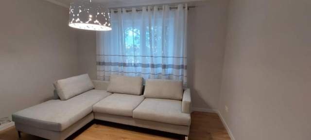 Tirane, jepet me qera apartament 2+1 550 Euro