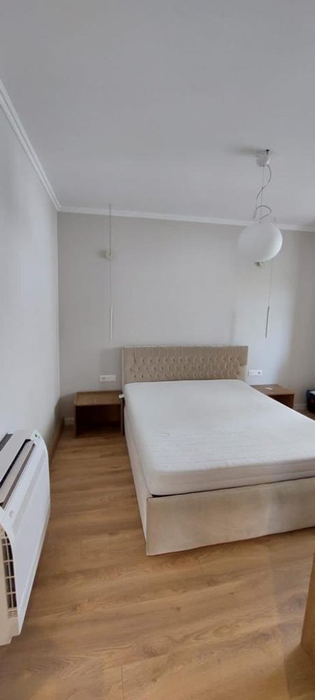 Tirane, jepet me qera apartament 2+1 550 Euro