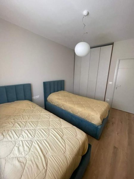Tirane, jepet me qera apartament 2+1 550 Euro