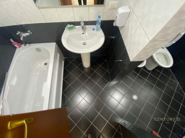 Tirane, ofert apartament 3+1 Kati 9, 100 m² 500 Euro (QENDER)