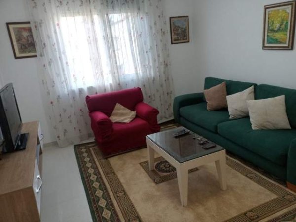 Tirane, jepet me qera apartament 1+1 Kati 4, 62 m² 300 Euro (21 Dhjetori)