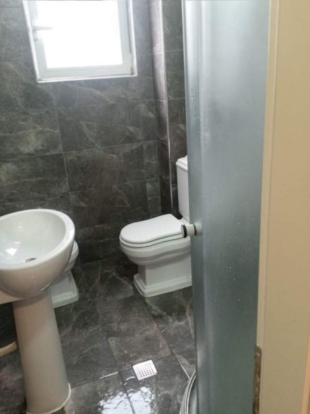 Tirane, jepet me qera apartament 1+1 Kati 4, 62 m² 300 Euro (21 Dhjetori)